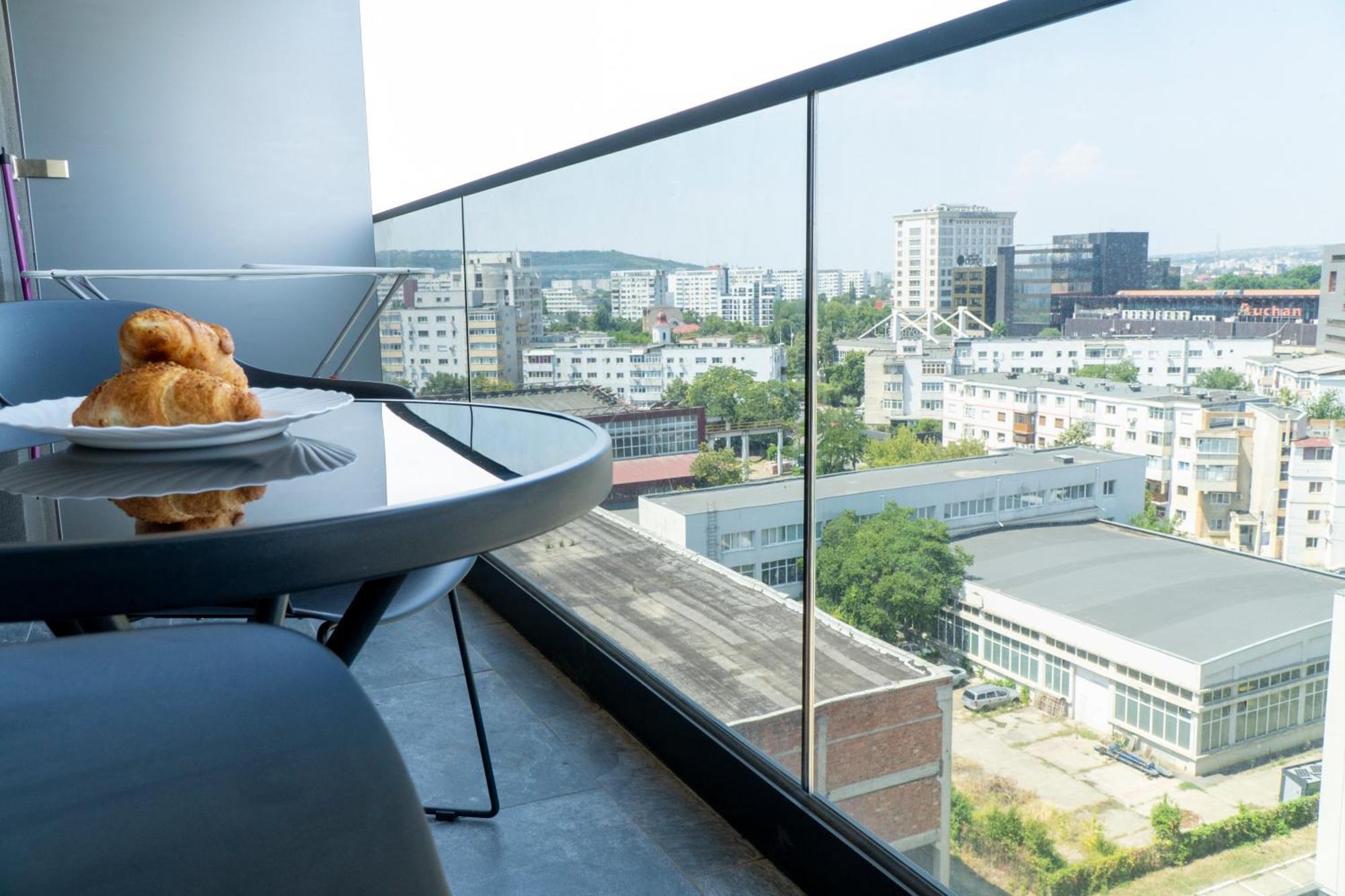 Center Apartment Palas Mall View Яш Екстериор снимка