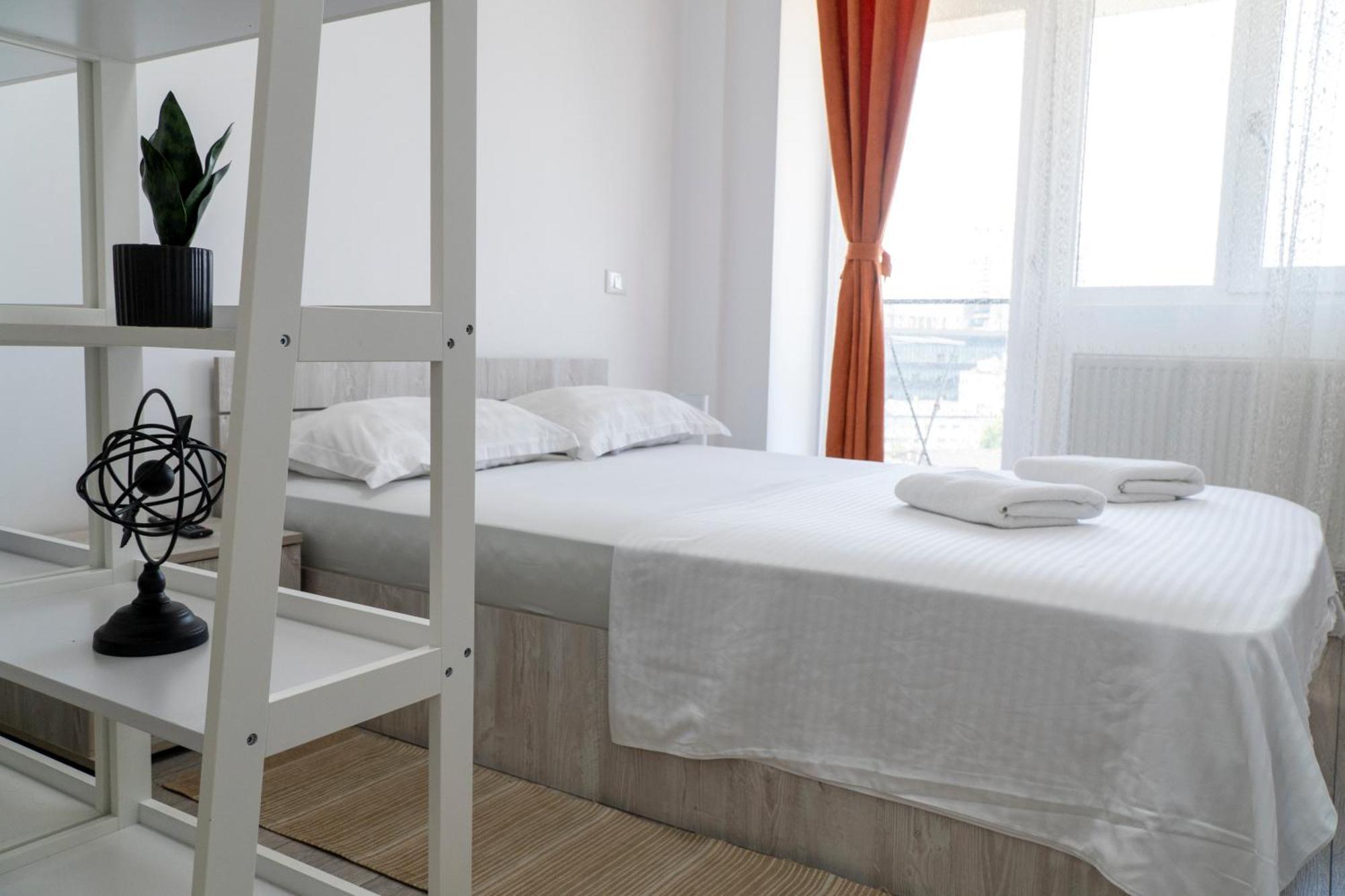 Center Apartment Palas Mall View Яш Екстериор снимка